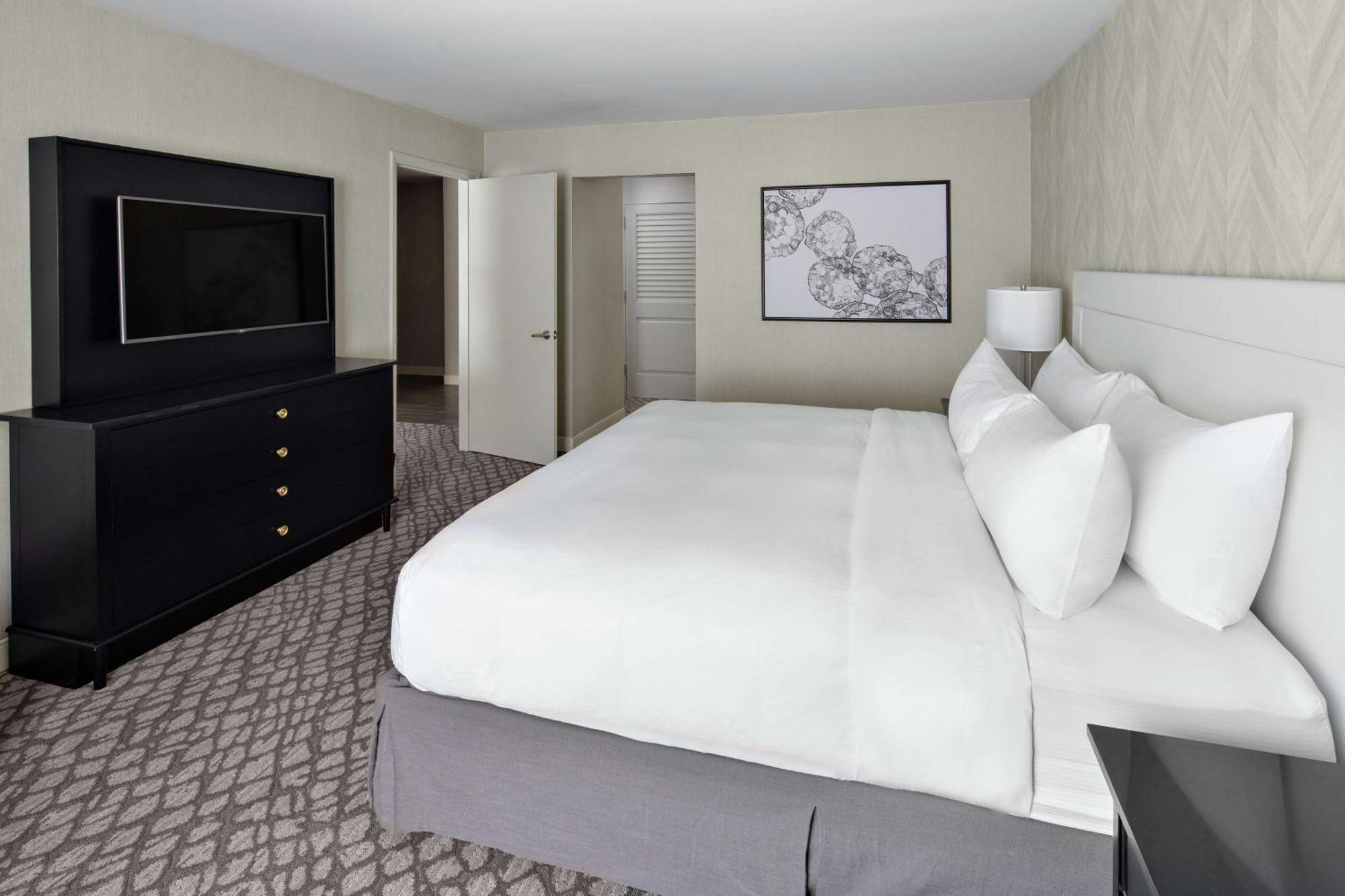 Doubletree Suites By Hilton Charlotte/Southpark Eksteriør billede